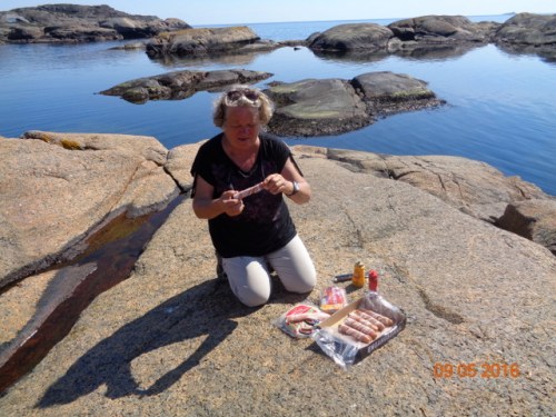 Men det ble til slutt pølser fra grillen.