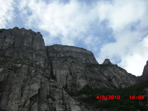 Preikestolen sett nedenifra