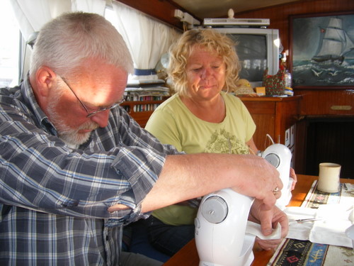 Knut tar eksamen på scarlettmaskin