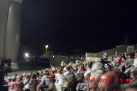 Salen som rommer ca 10.000 mennesker er så og si fullsatt