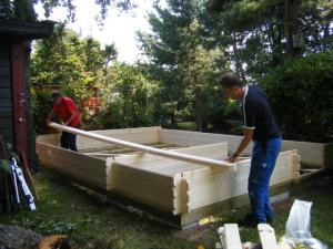 Råbygget reises sammen med Espen på rekordtid