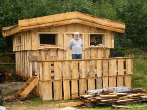 Knut på inspeksjoni gjesteboligen
