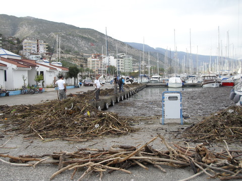 Stort oppryddingsarbeide foregår
