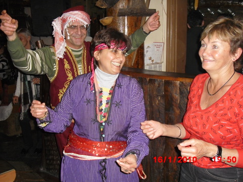 Tyrkisk folkedans med svensk innslag