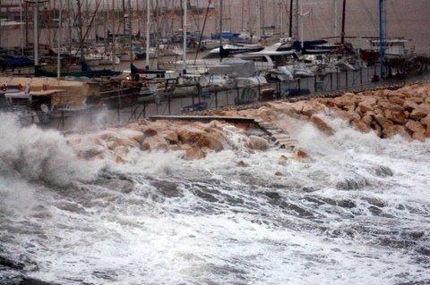Men vi ligger skjermet av moloen