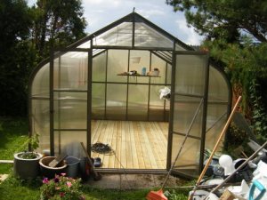 Nytt ferdig gulv i drivhuset