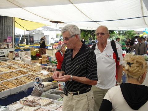 Victor og Nils på prøvesmaking